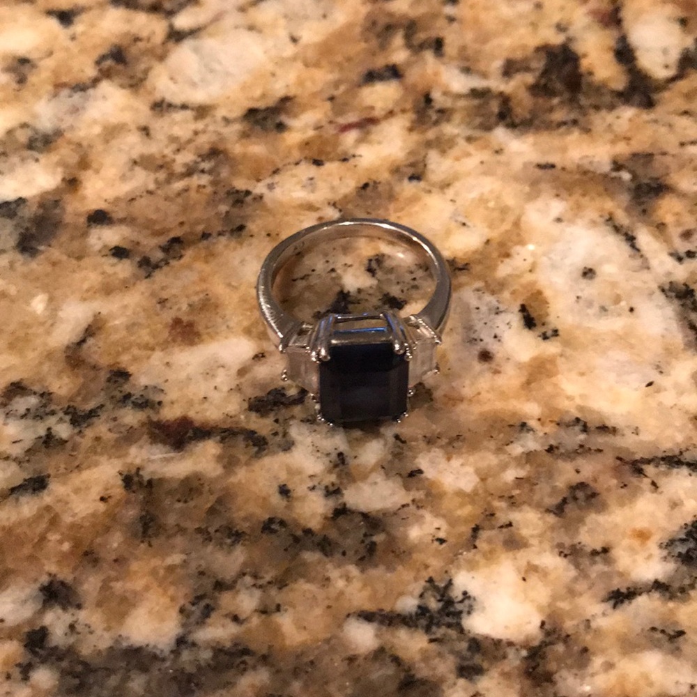 Blue sapphire ring